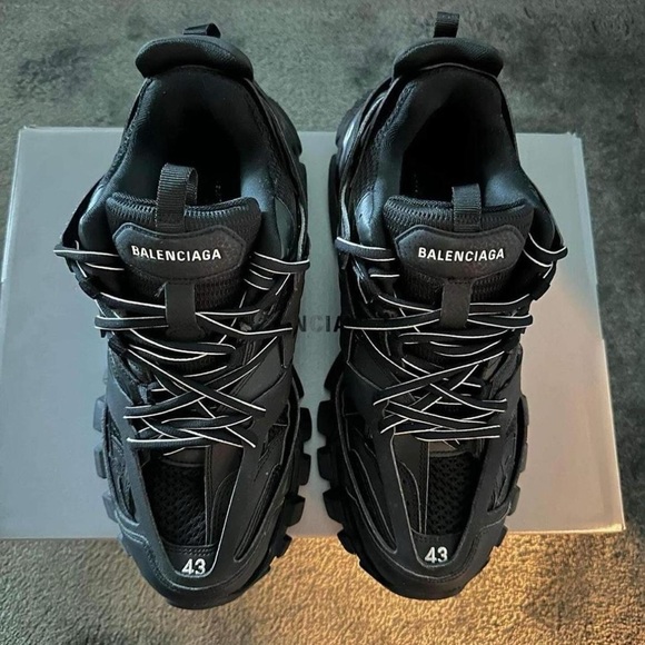 good condition barley worn box included 43”/10.5 good style DM BEFORE PURCHASING - Picture 2 of 4